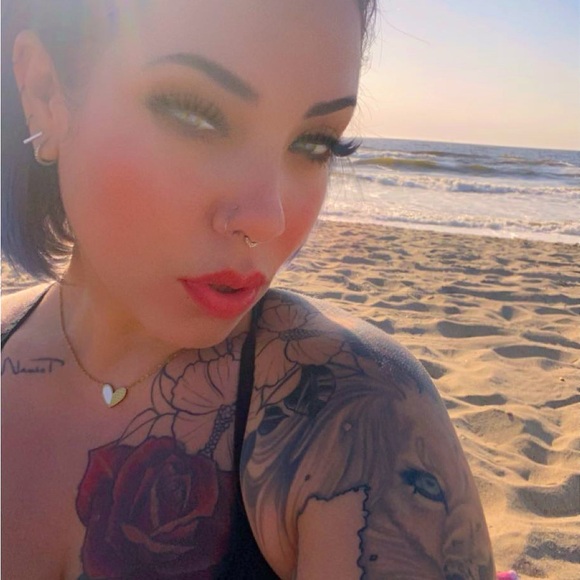 Meet your Posher, CynZ - Picture 1 of 3